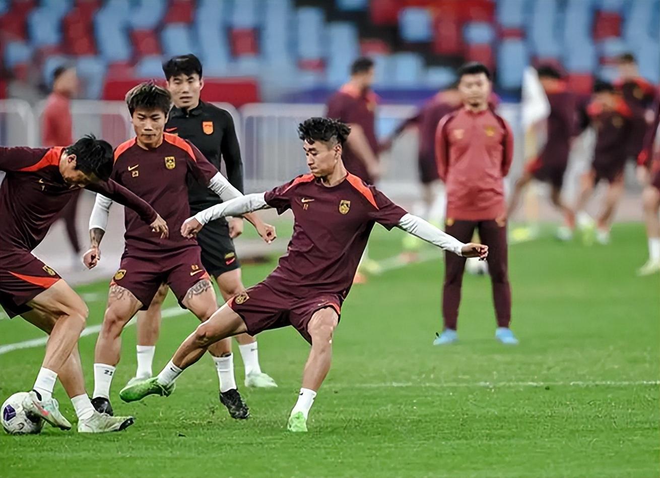 九游体育登录入口-振奋!中国男足逼平身价十亿豪门,天才中锋爆发,给U23做出榜样